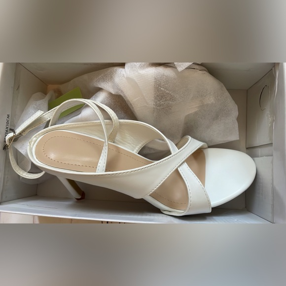 NWT-Criss Cross Stiletto Heeled Ankle Strap Sandals - Picture 8 of 10